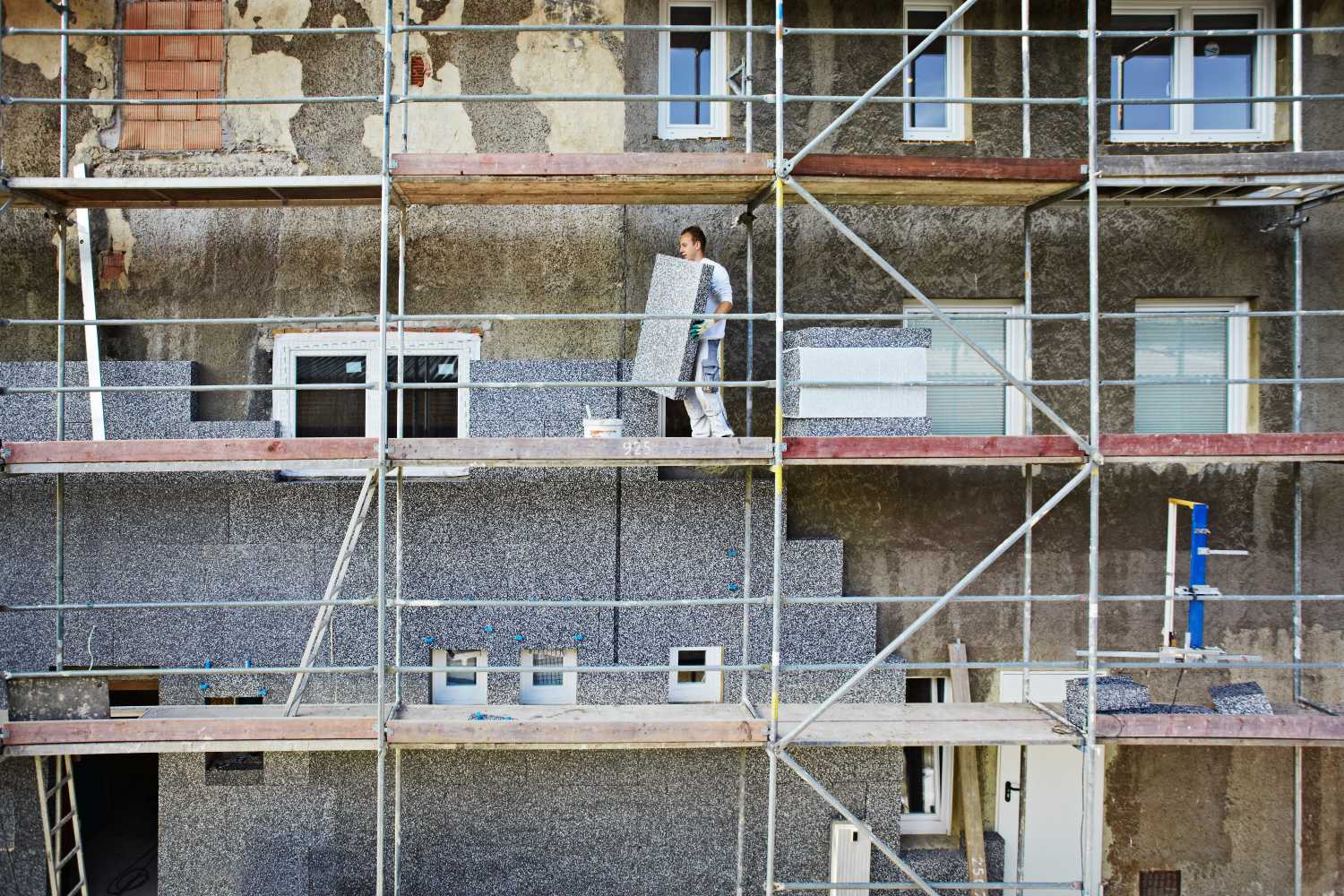 Fassade wird neu gedämmt mit Platten